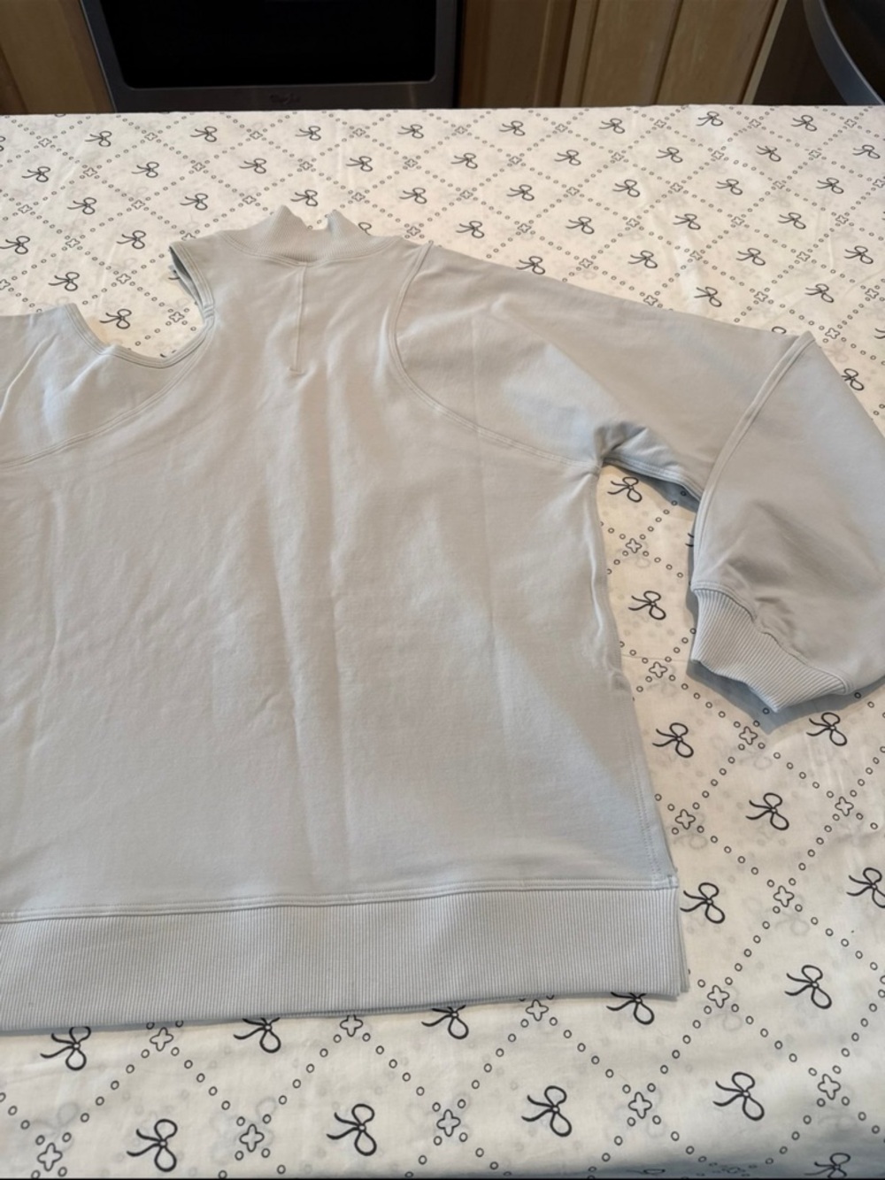 Lululemon NWT grey LA Asymmetrical-Cut-Out Crew size 4 - Picture 10 of 10